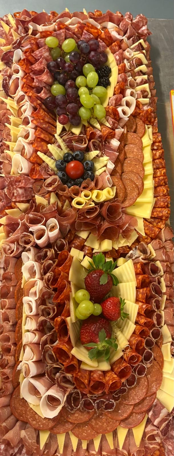 Grosszügige Fleisch- und Käseplatte
