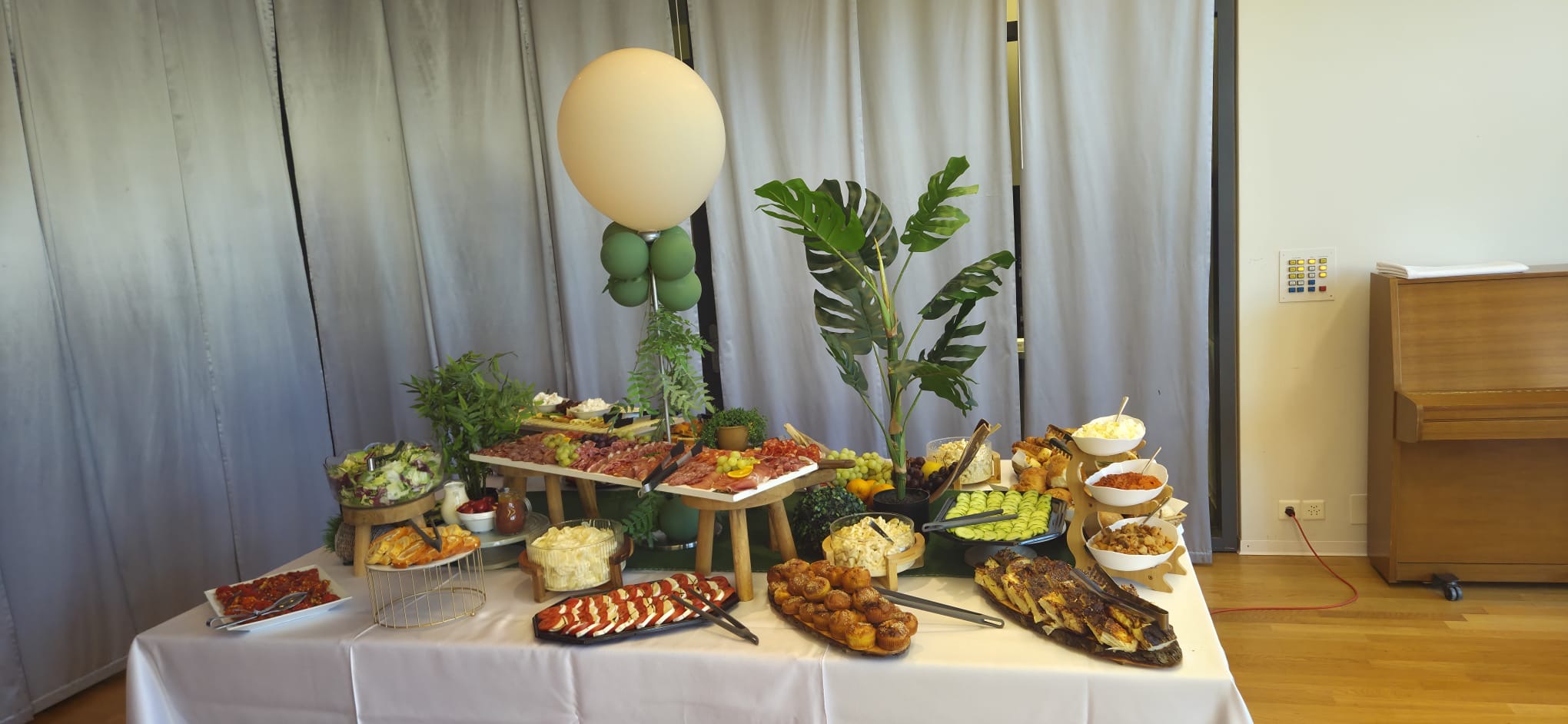 Komplettes Buffet für eine grosse Feier