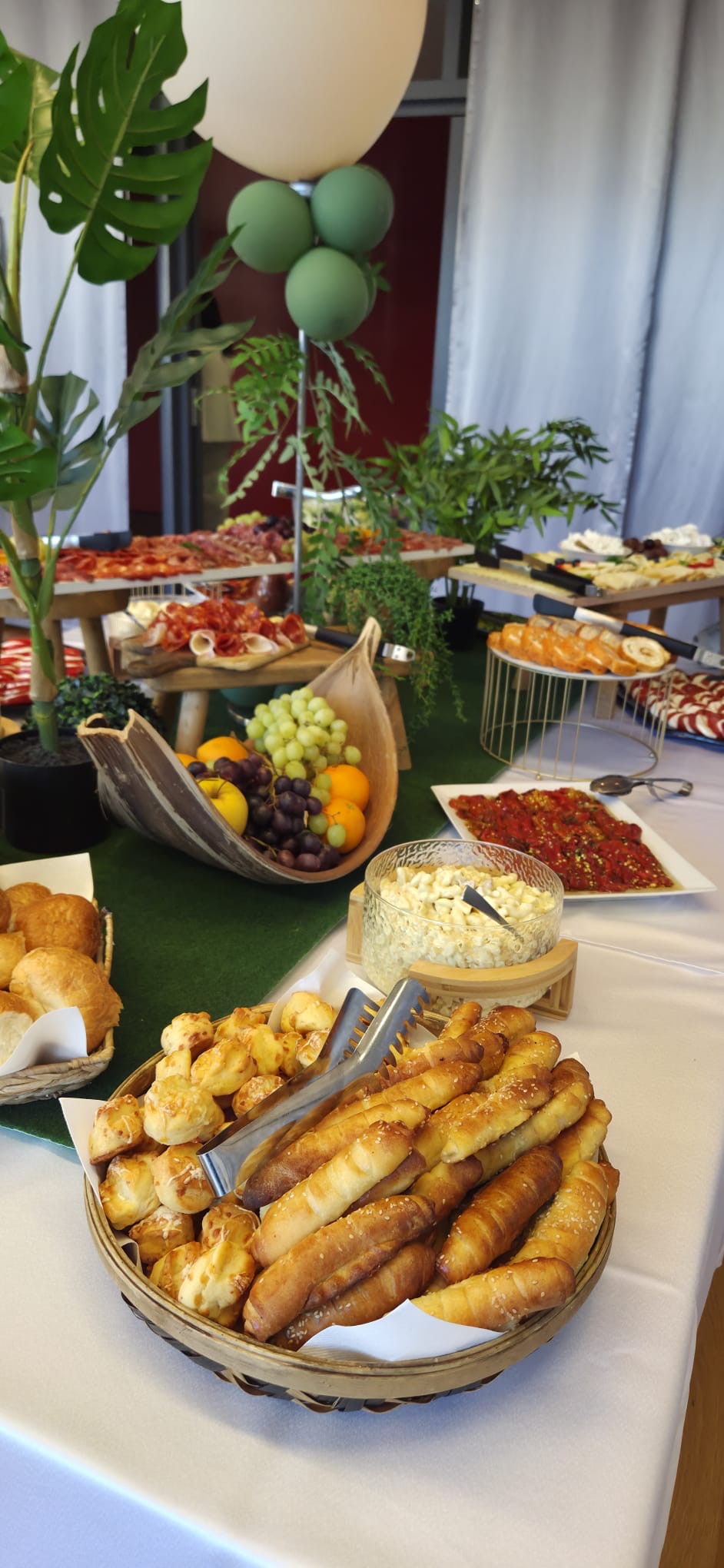 Brotgebäck, Salate und kalte Platten
